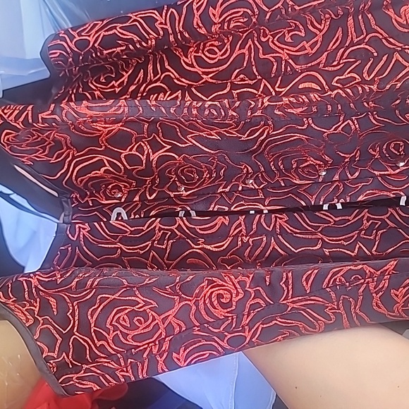 Red Floral design strapless tapestry bustier/corset - Picture 4 of 4